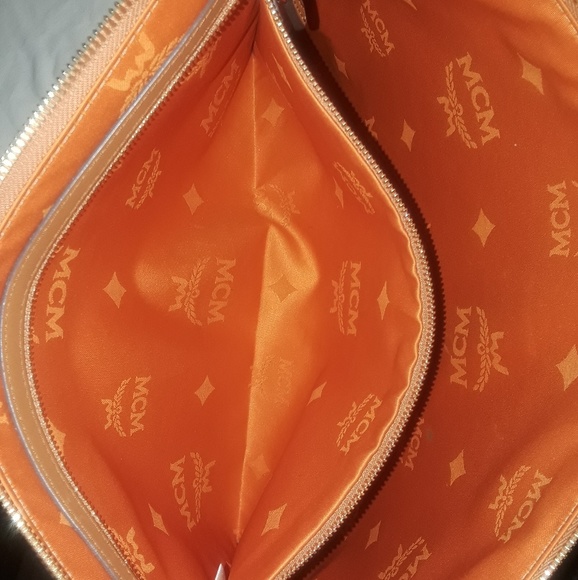 🔴SOLD🔴 MCM Heritage Large Clutch - Picture 4 of 5